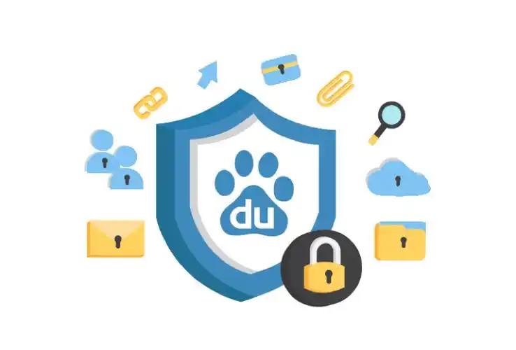 欧豪把个角色的名字挂在衣服上